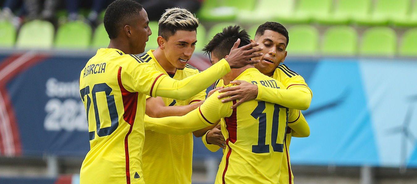 Jugadores de la Selección Colombia celebran el primer gol, anotado por Daniel Ruiz. 