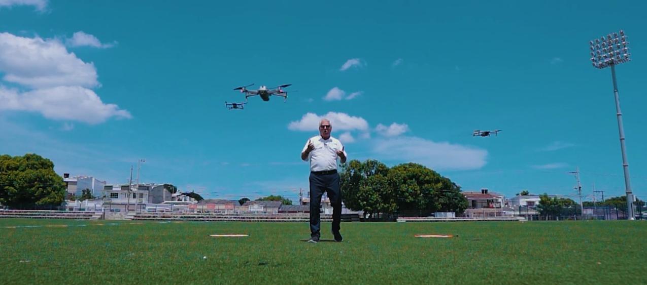 Joao Herrera, candidato a la Alcaldía, explica los alcances de los drones que funcionarán en Soledad