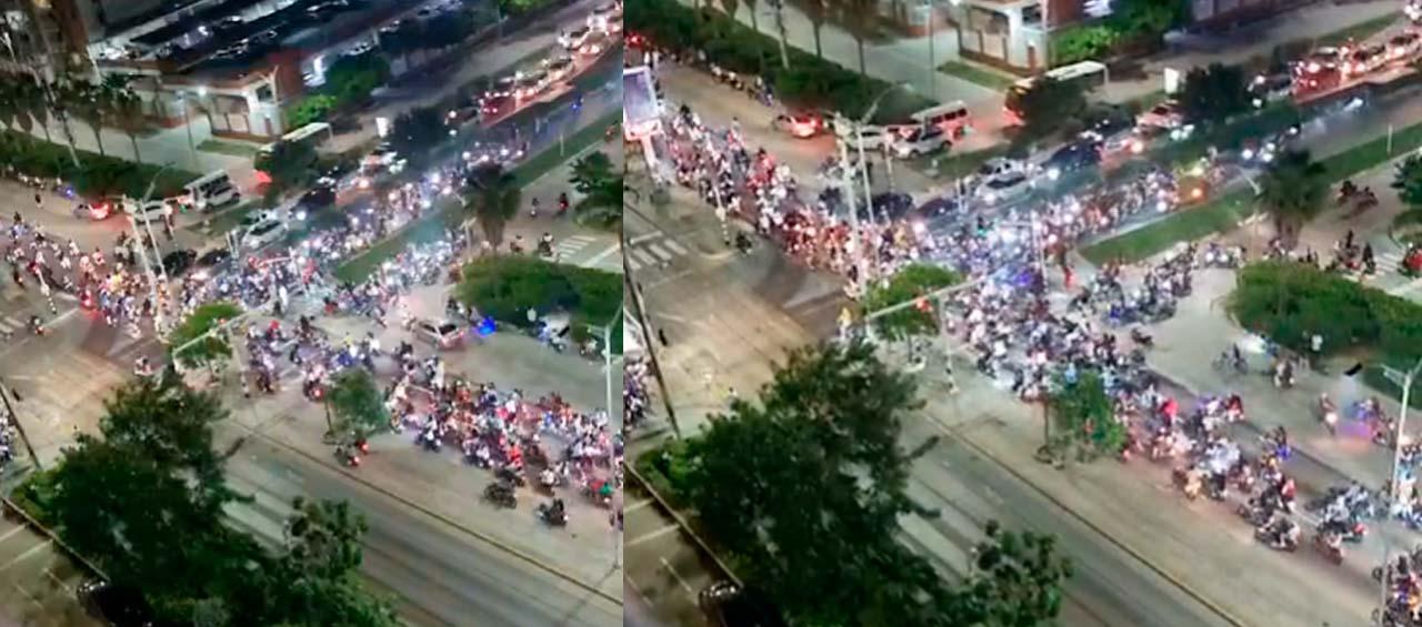 Una caravana de motos transportándose por Barranquilla.