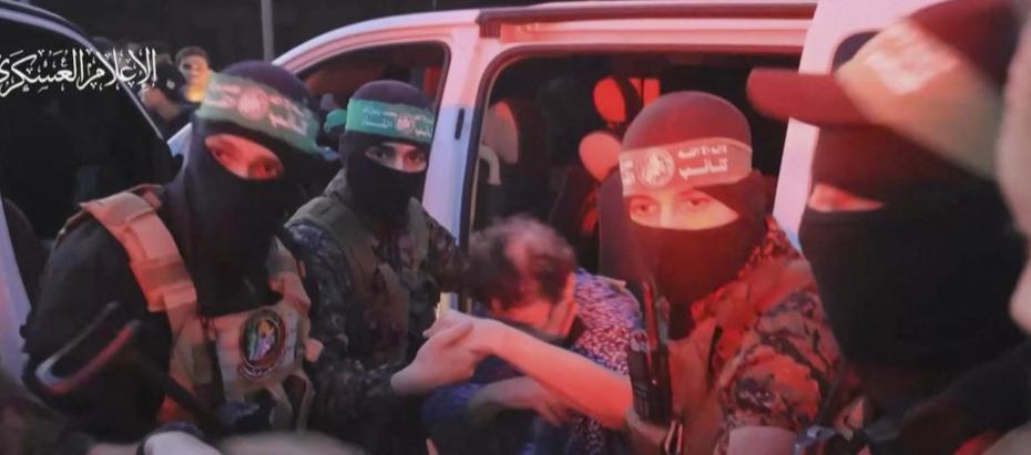 Hamás liberando a rehenes.