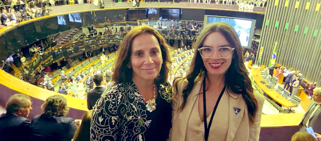 La delegada de la ONU, Antonia Urrejola (izq), con la Ministra de Chile Camila Vallejo.