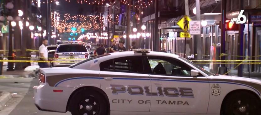 La calle de la tragedia en Tampa tras el tiroteo en noche de Halloween