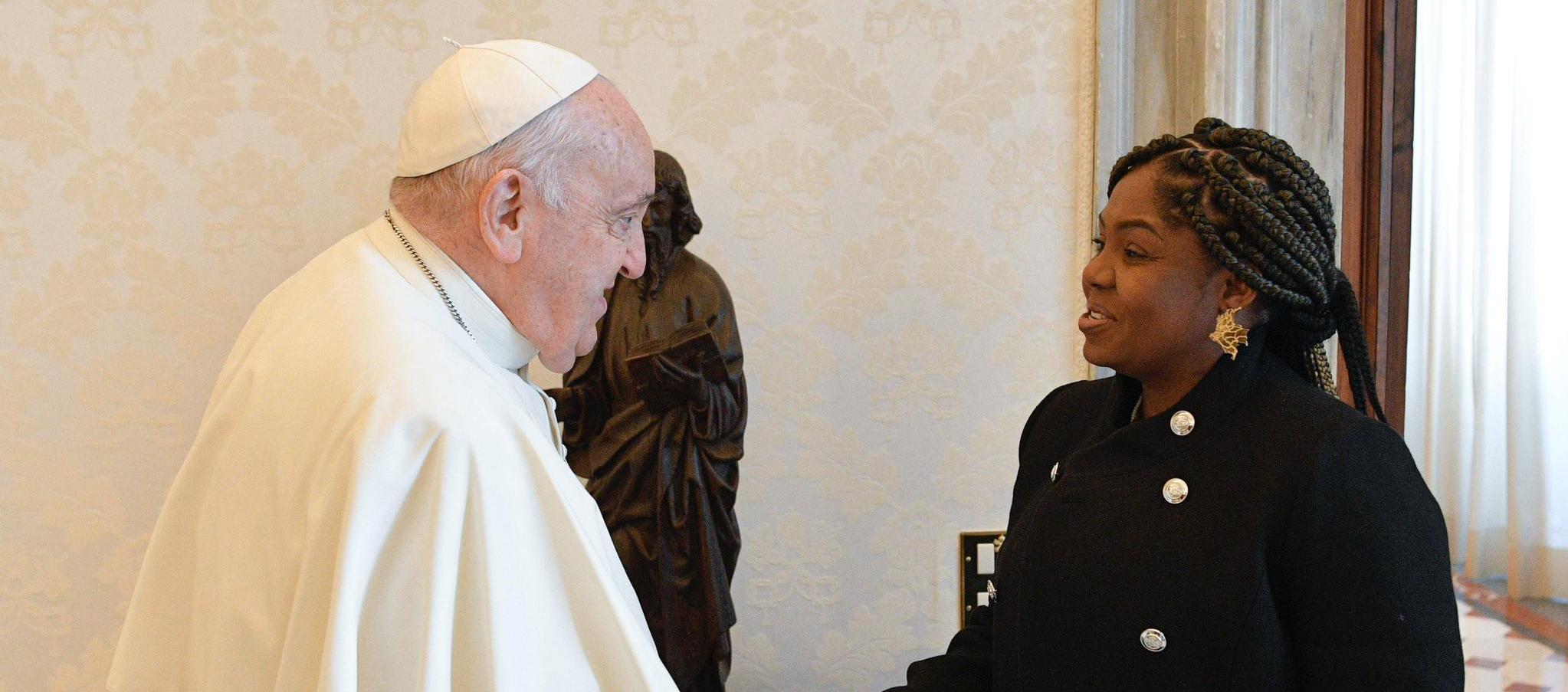 Francia Márquez con el Papa Francisco. 