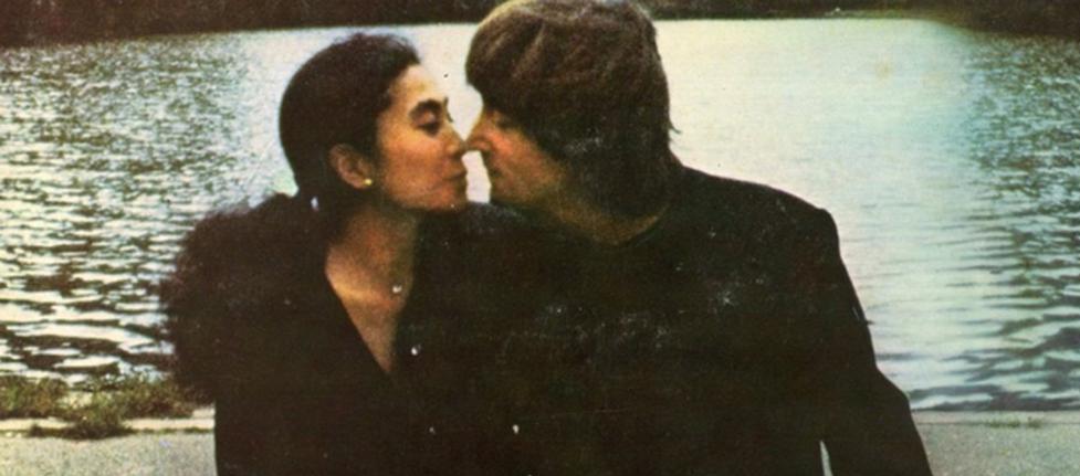 Fotografía tomada por Kishin Shinoyama a John Lennon y su esposa Yoko Ono. 