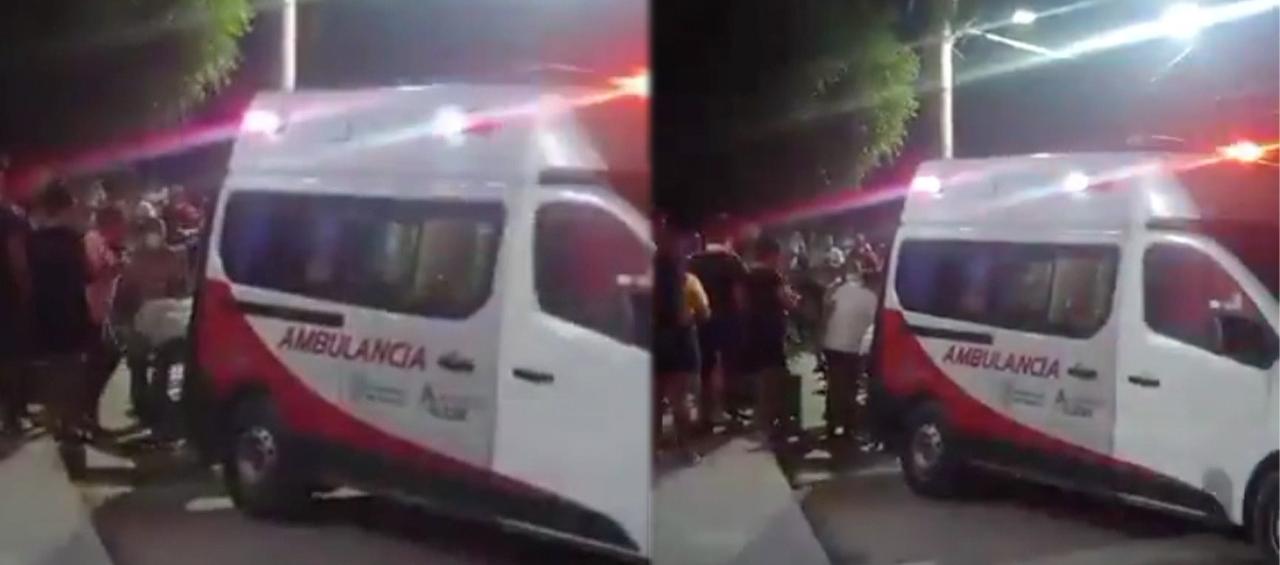 Momentos en que los heridos están siendo trasladados en ambulancia. 