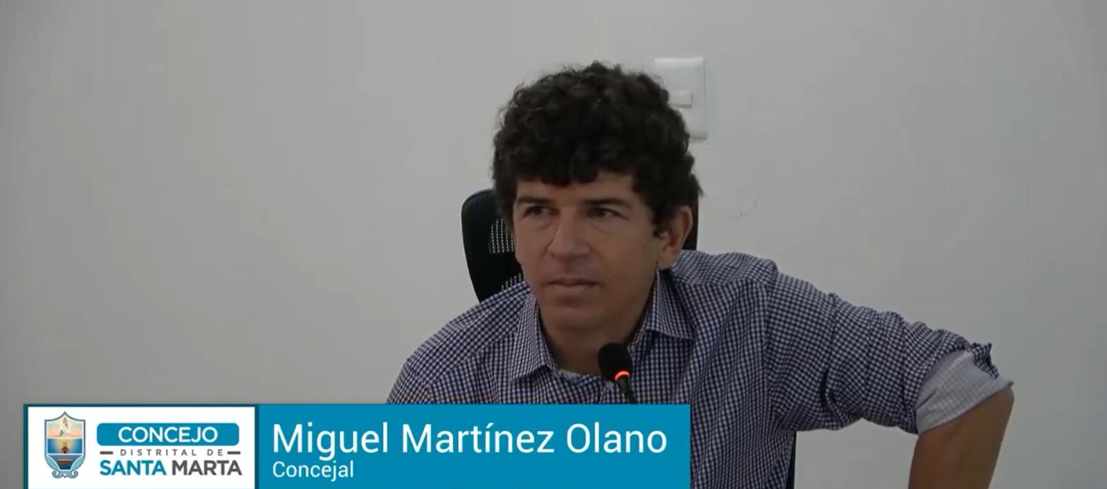 El concejal samario Miguel Martínez Olano, en la sesión del jueves