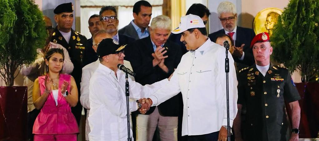 Paz política en Venezuela puede ser también la paz armada en Colombia":  Petro