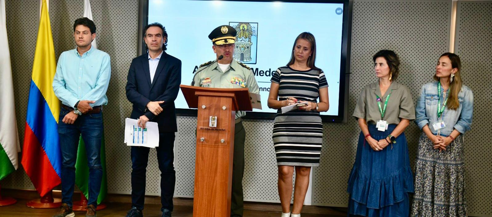 Federico Gutiérrez, Alcalde de Medellín y demás autoridades en la rueda de prensa de este lunes