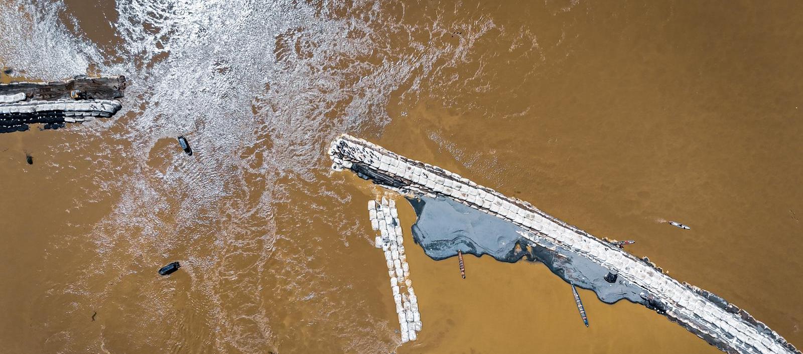 Fotografía aérea del desbordamiento del río Cauca en 'Caregato'.