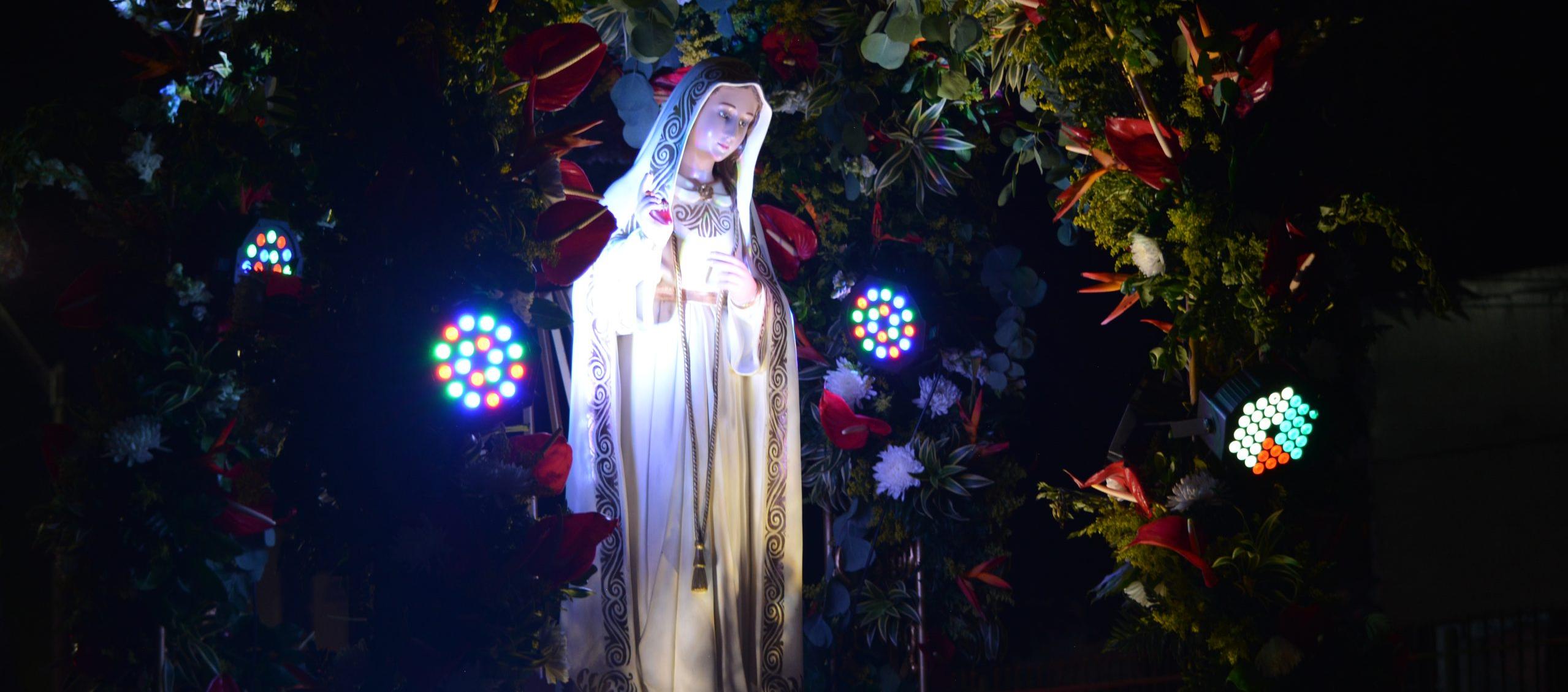 Virgen María.