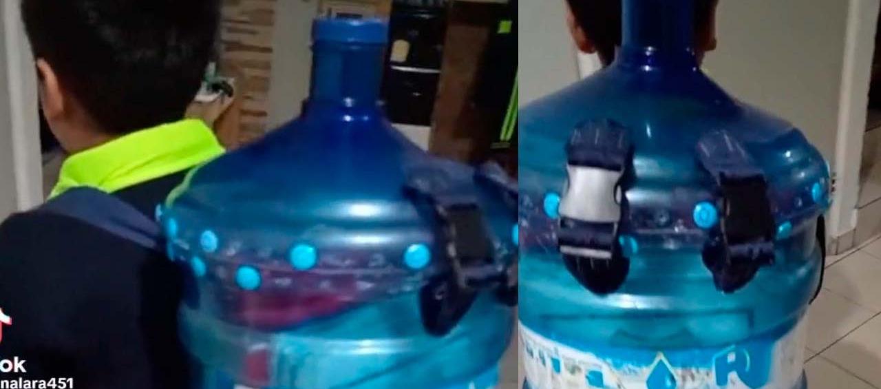 Madre en México realizó un morral con un garrafón de agua.
