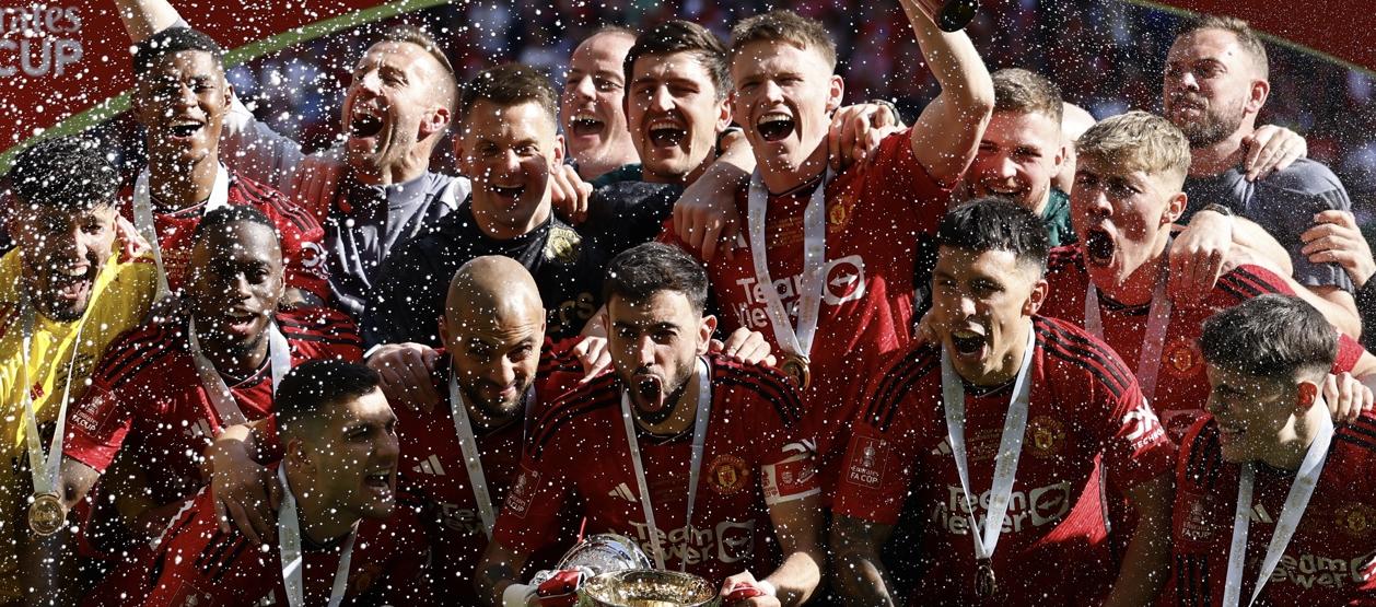 La euforia de los jugadores del Manchester United tras ganar la FA Cup después de ocho años. 