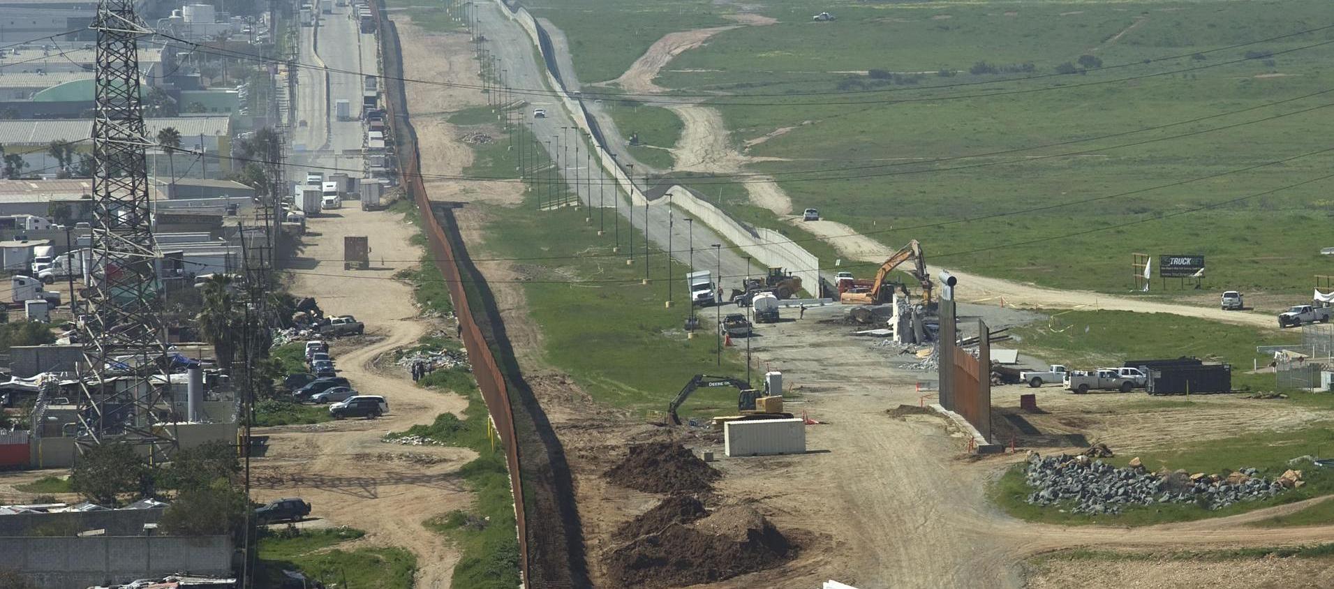El muro en la frontera entre Estados Unidos y México.