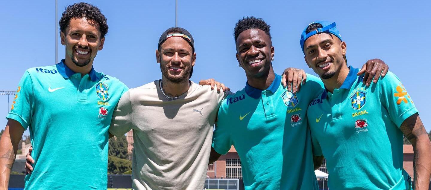 Neymar con Marquinhos, Vinicius y Raphinha. 