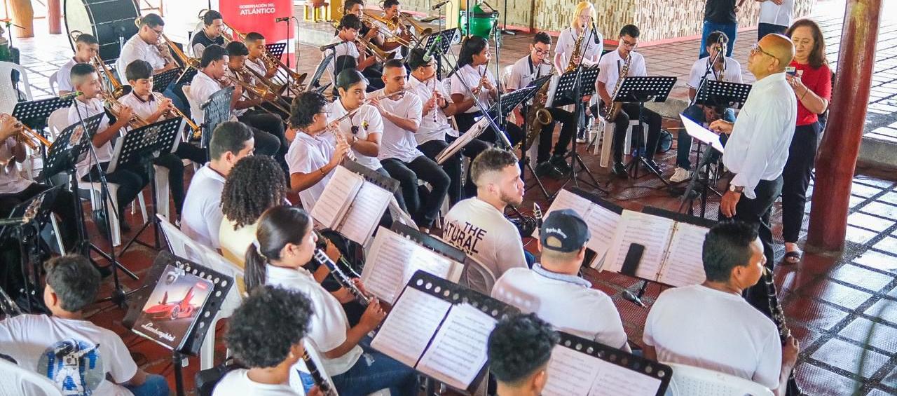La orquesta es una plataforma que la componen estructuras musicales de los municipios. 