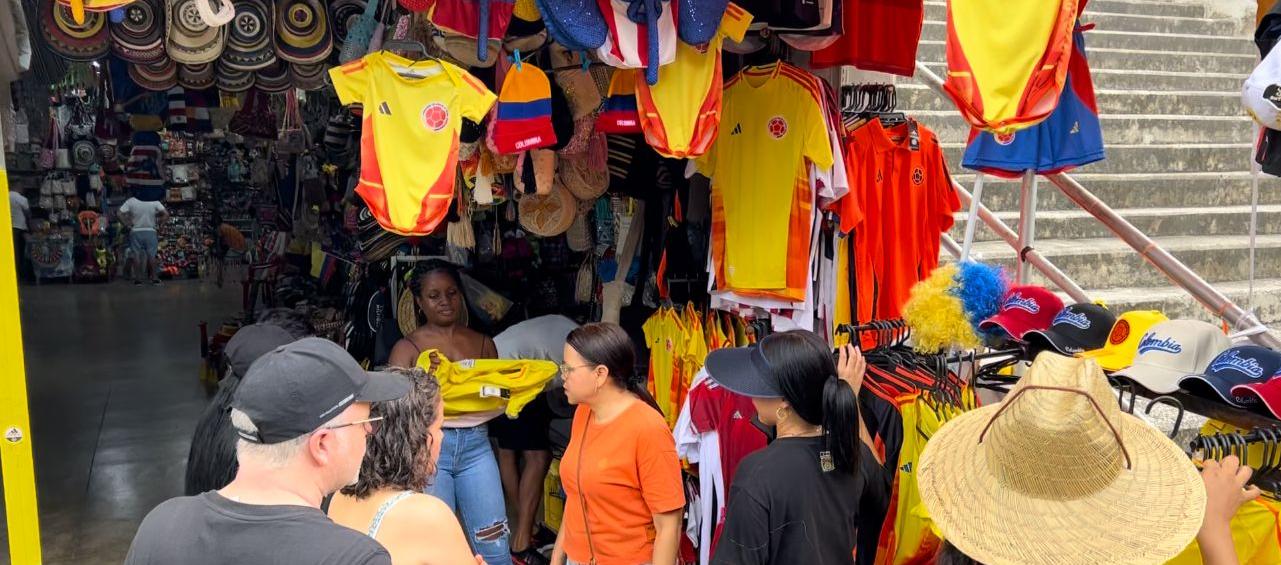 Las camisetas colombianas se apoderan de Barranquilla.