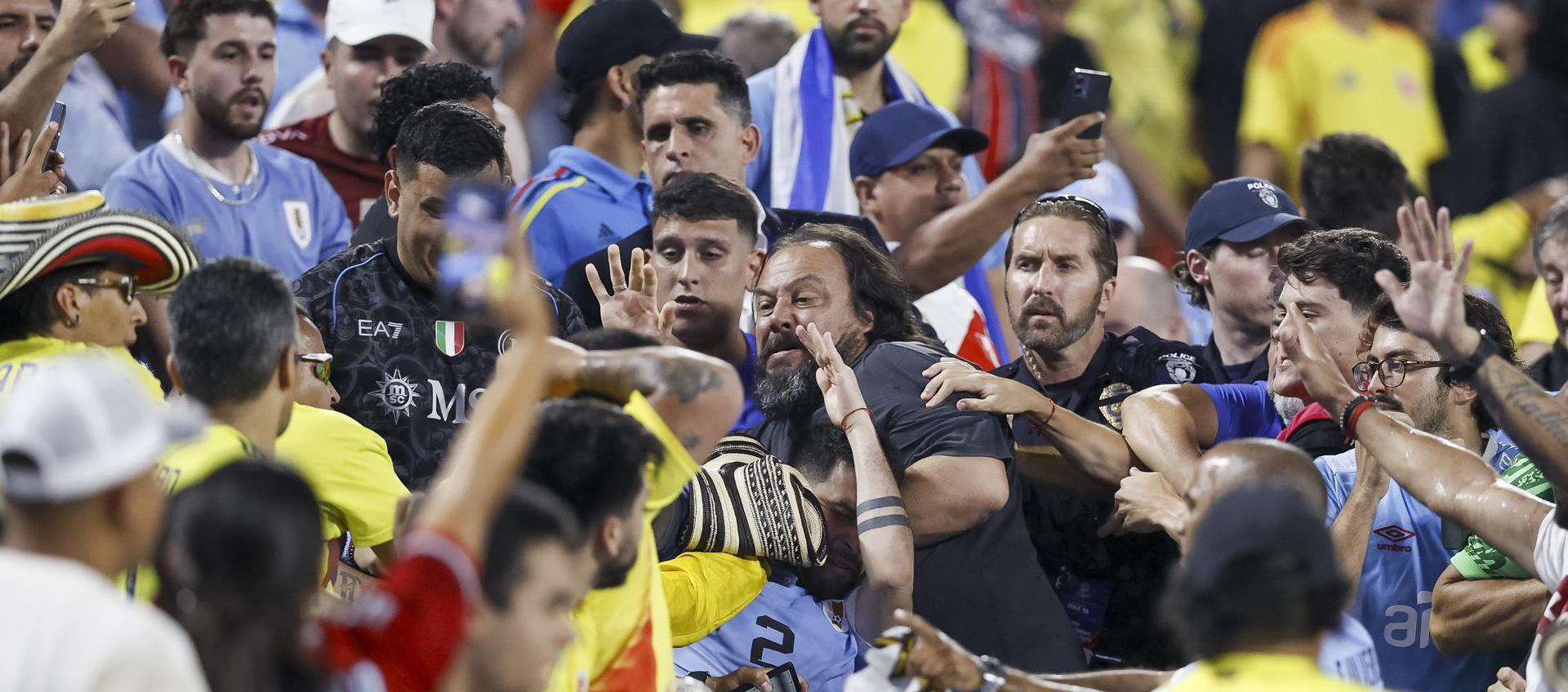 Pelea entre colombianos y uruguayos en las semifinales de la Copa América.