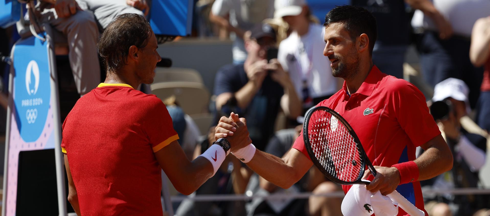 Saludo entre Rafael Nadal y Novak Djokovic.