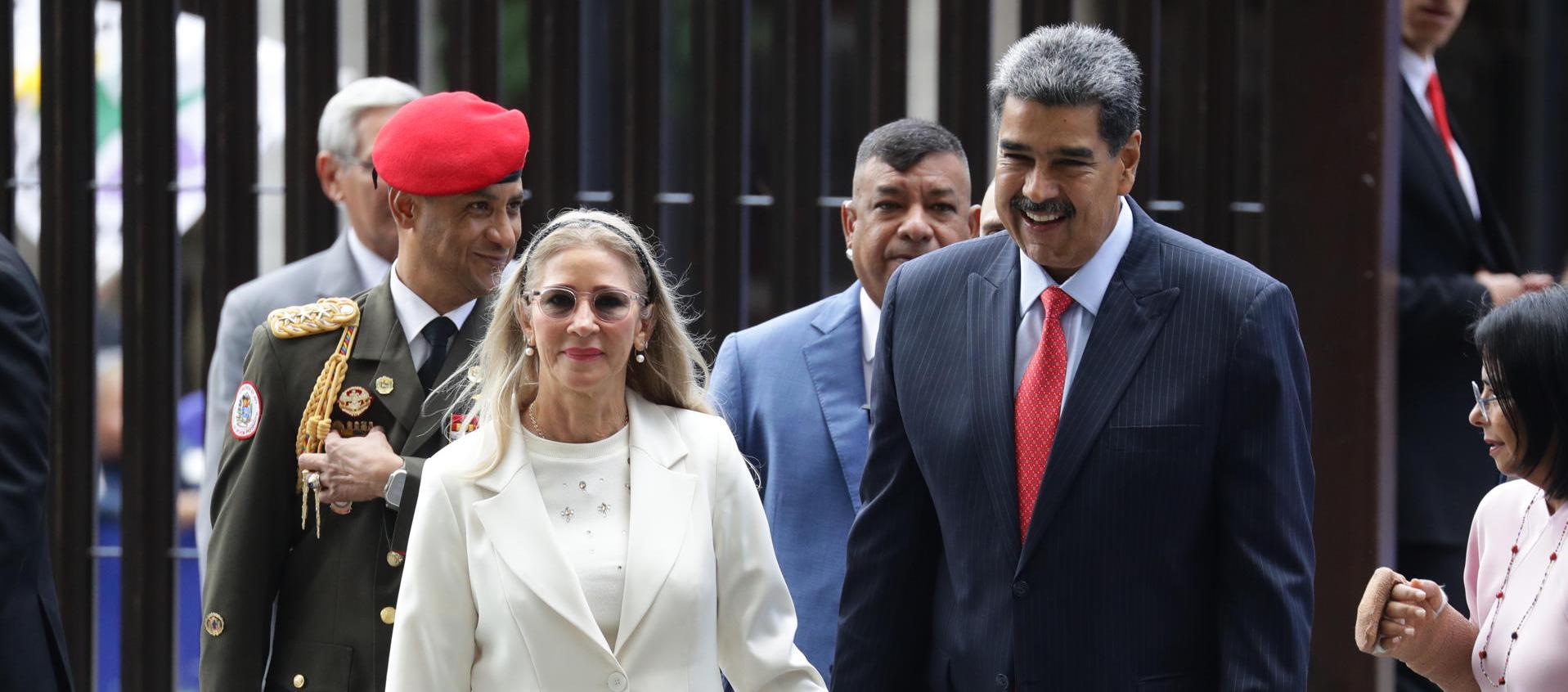 El Presidente de Venezuela, Nicolás Maduro y la primera dama Cilia Flores llegando al Tribunal Supremo de Justicia (TSJ).