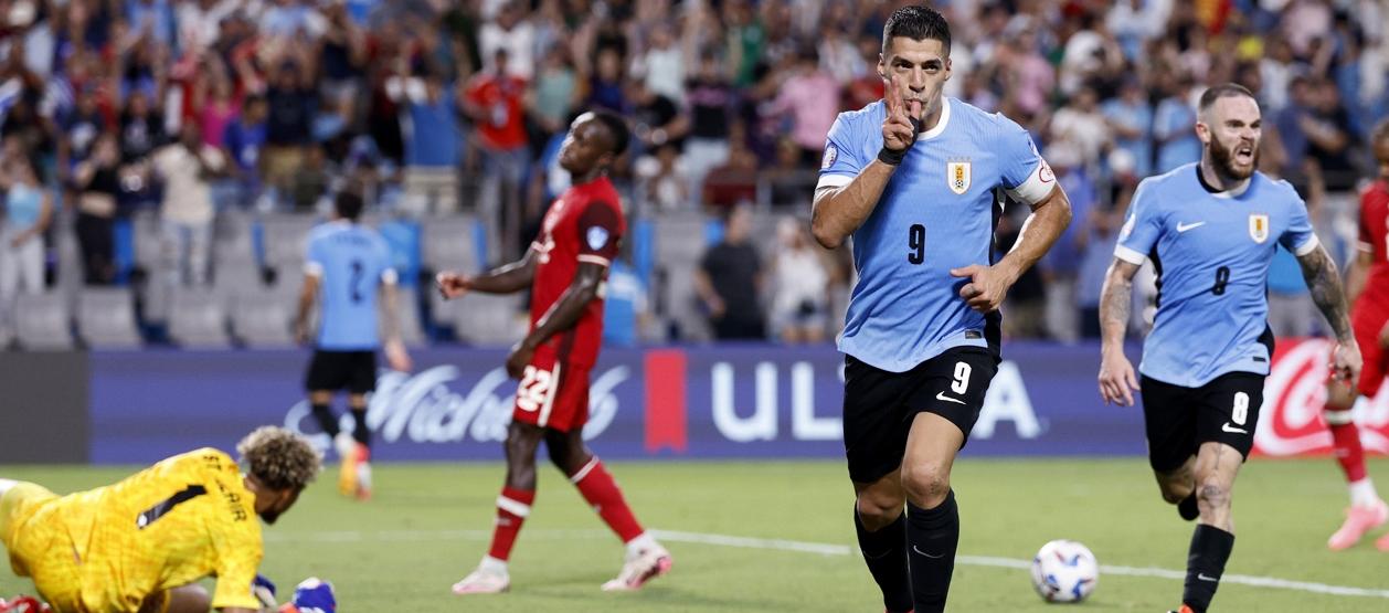 Luis Suárez, en el minuto 92, puso el 2-2 para Uruguay. 