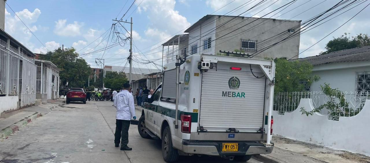 Personal de Policía Judicial durante una diligencia en el barrio San Luis.