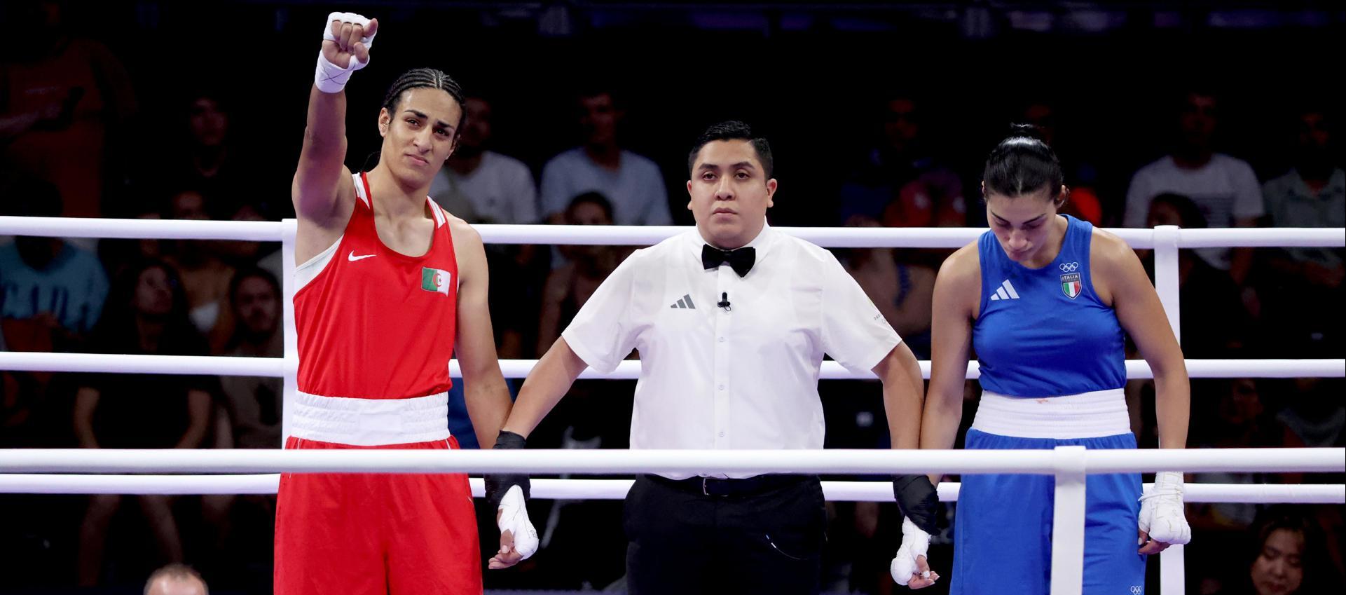 Boxeadora Imane Khelif durante el combate.