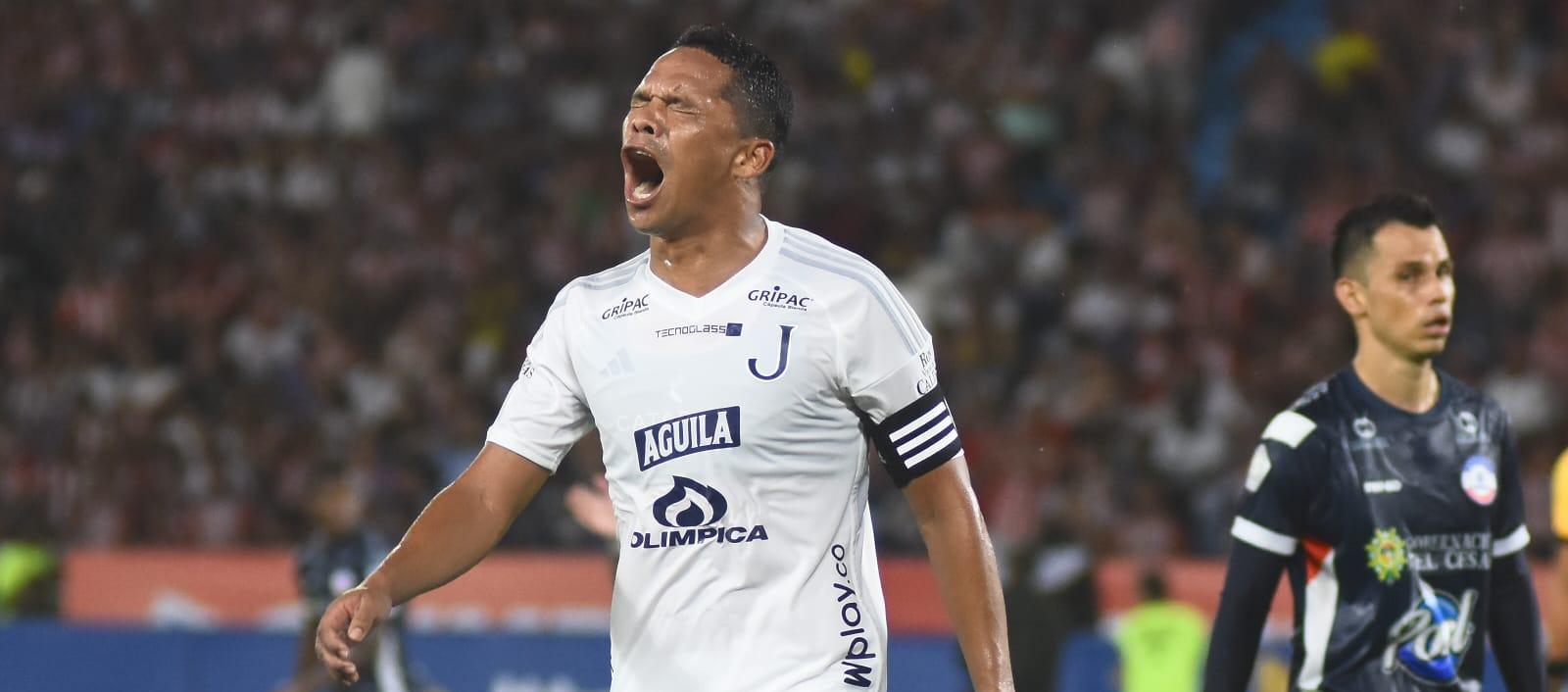 Carlos Bacca lamentándose por una oportunidad fallada.