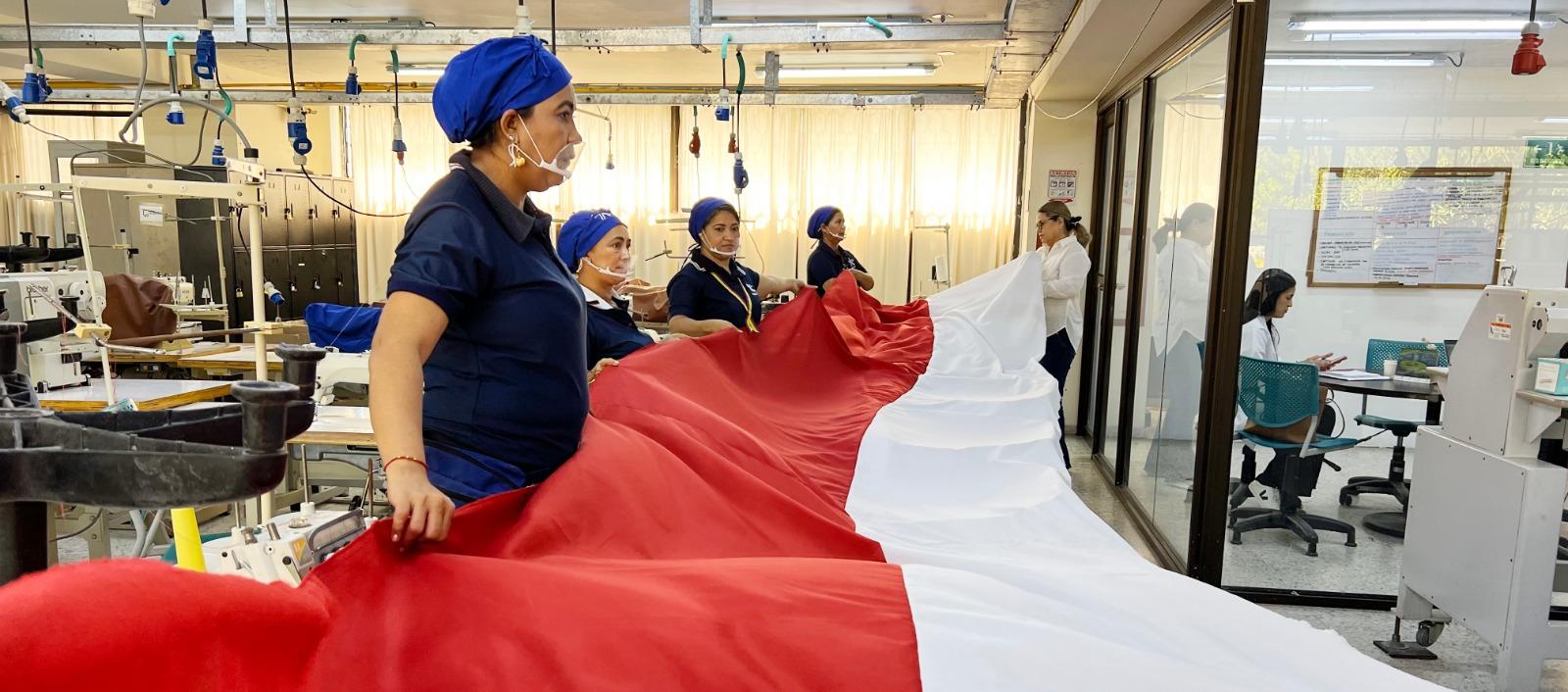 Aporte del Sena para la bandera de los 100 años del Junior.