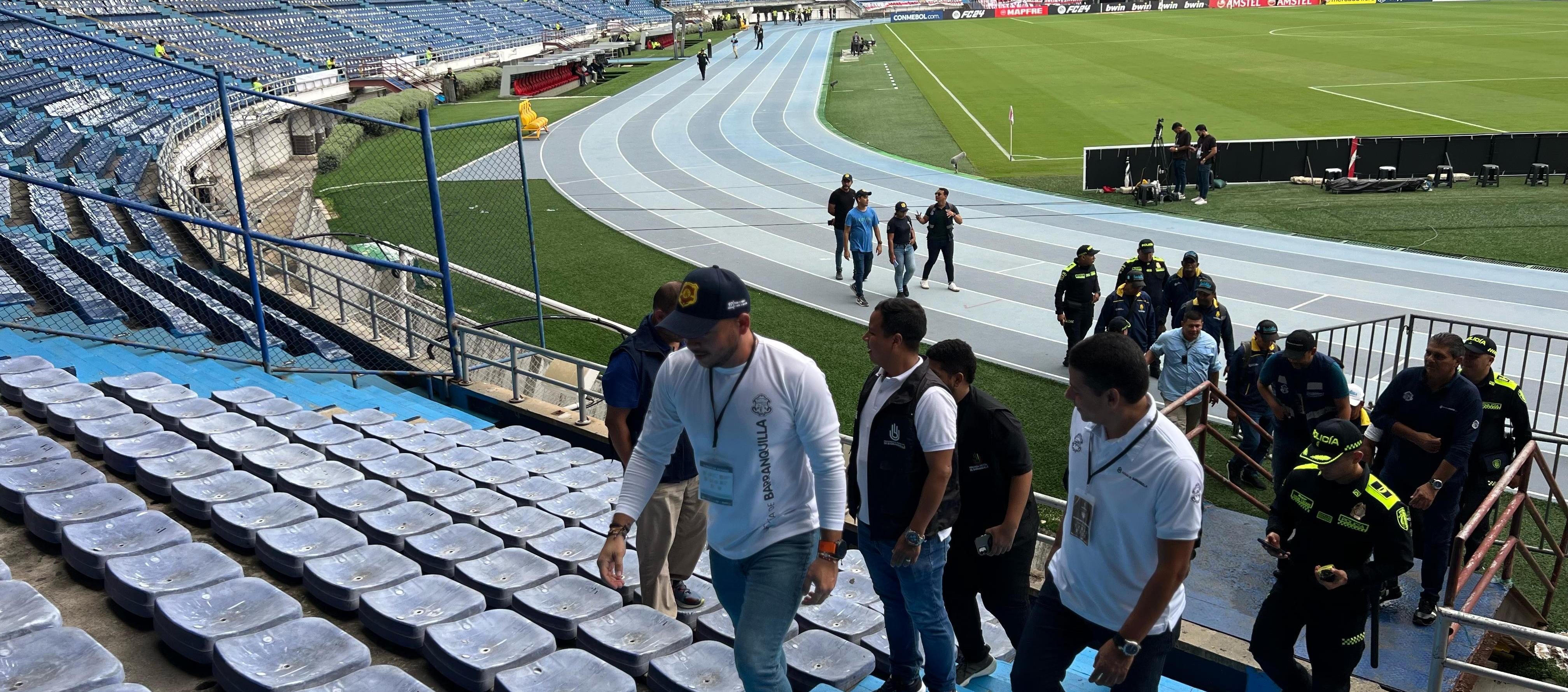 Inspección de las autoridades en el estadio Metropolitano.