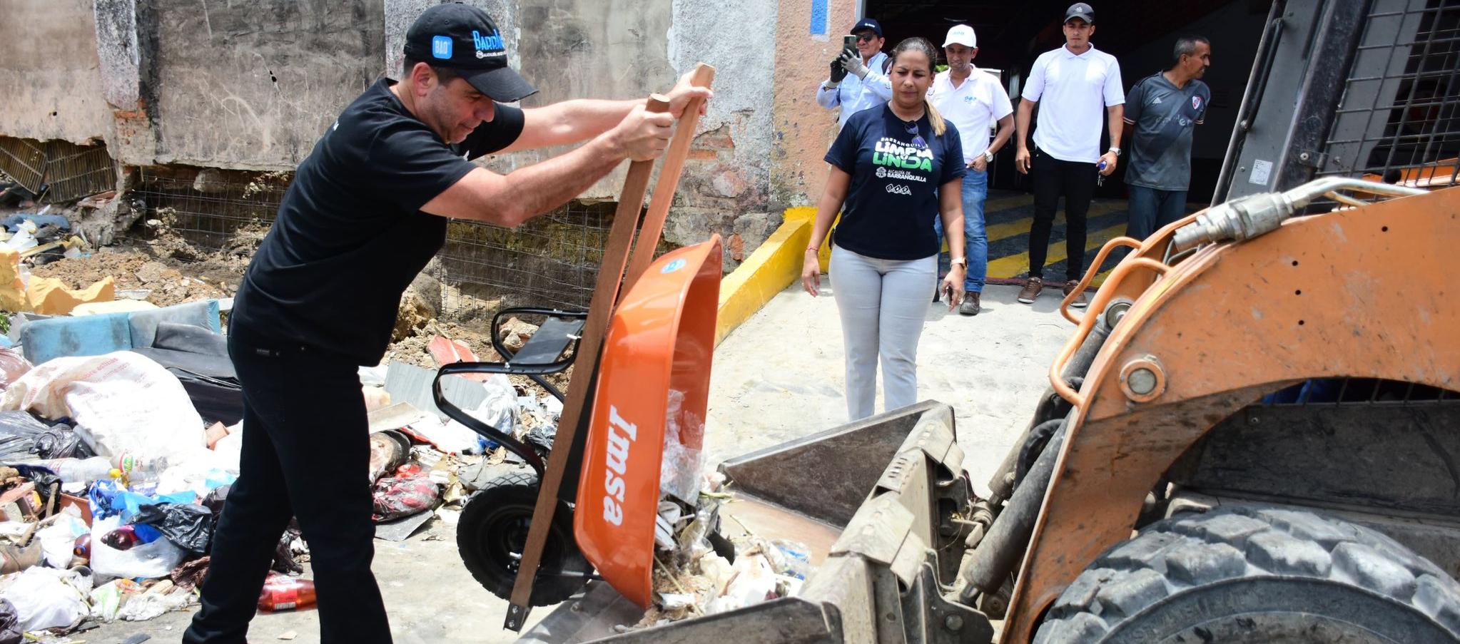 Alcalde Char en las labores de transformación.