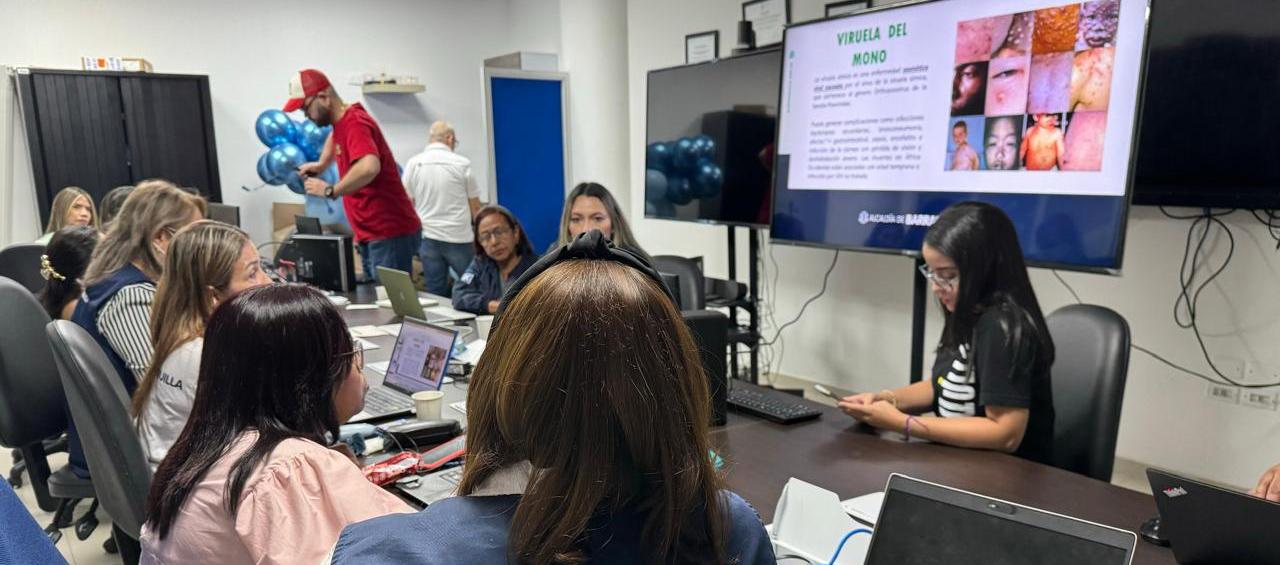 Mesa de trabajo de las autoridades de salud.