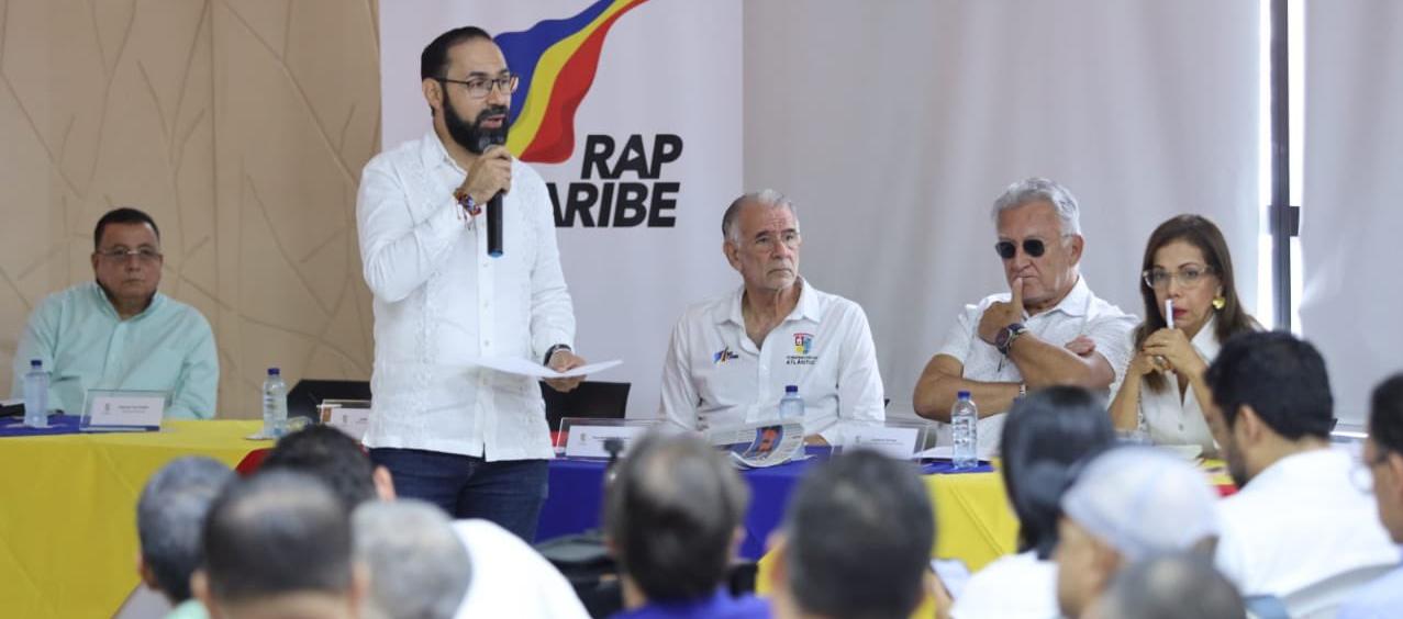 El Ministro de Minas y Energía, Andrés Camacho, durante la cumbre energética en Barranquilla..