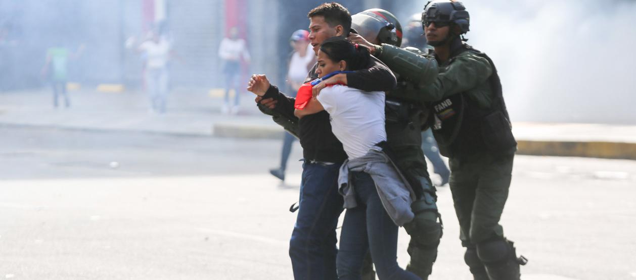 Dos detenidos por la Guardia Venezolana.