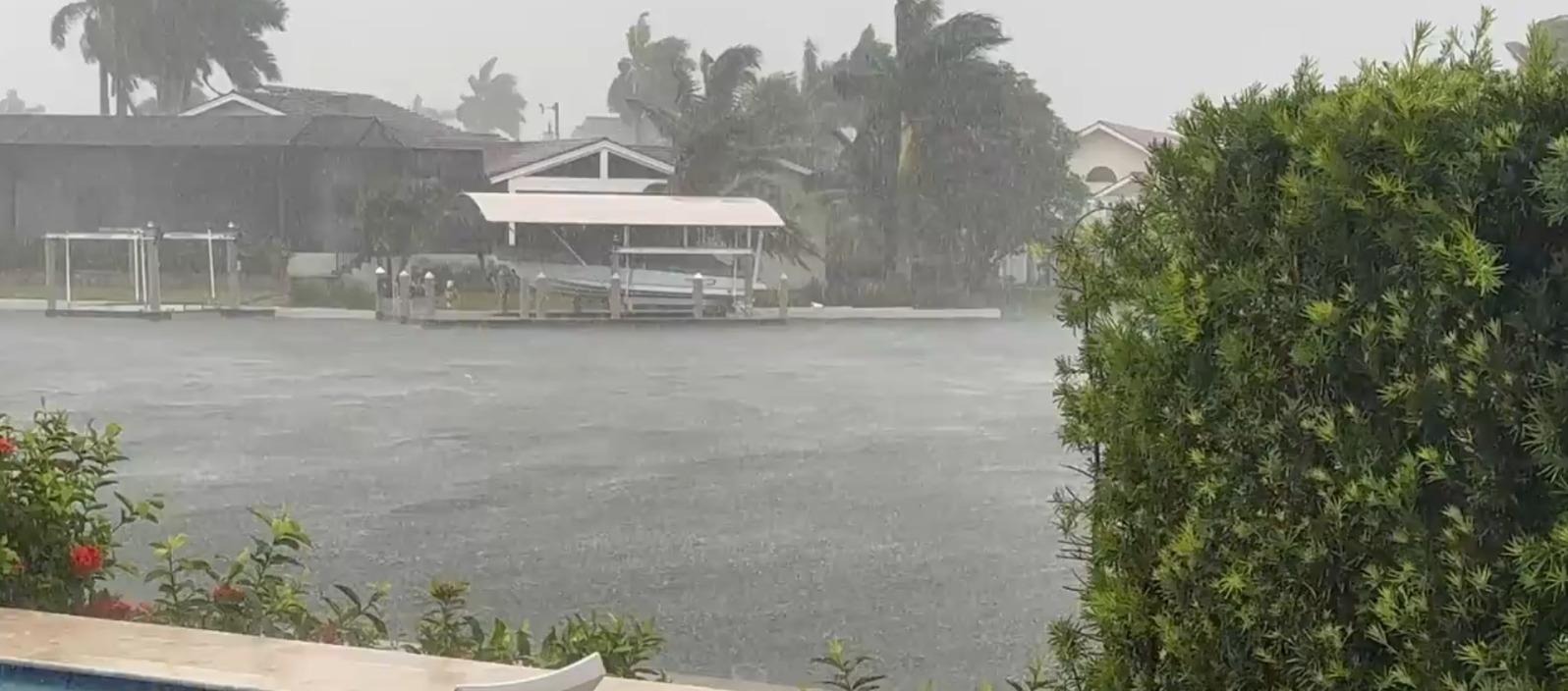 Huracán Debby está dejando fuertes lluvias en Estados Unidos.