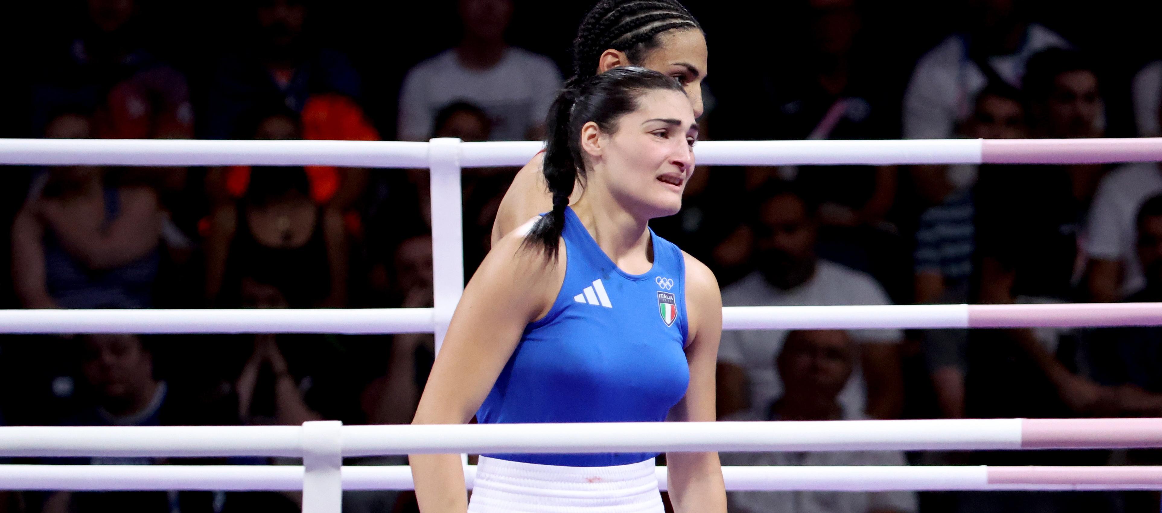 La italiana Angela Carini no aguantó el llanto tras su derrota ante Imane Khelif.