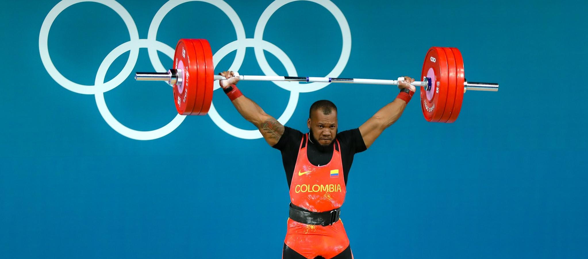 Yeison López logró la medalla de plata tras levantar 390 kilogramos.