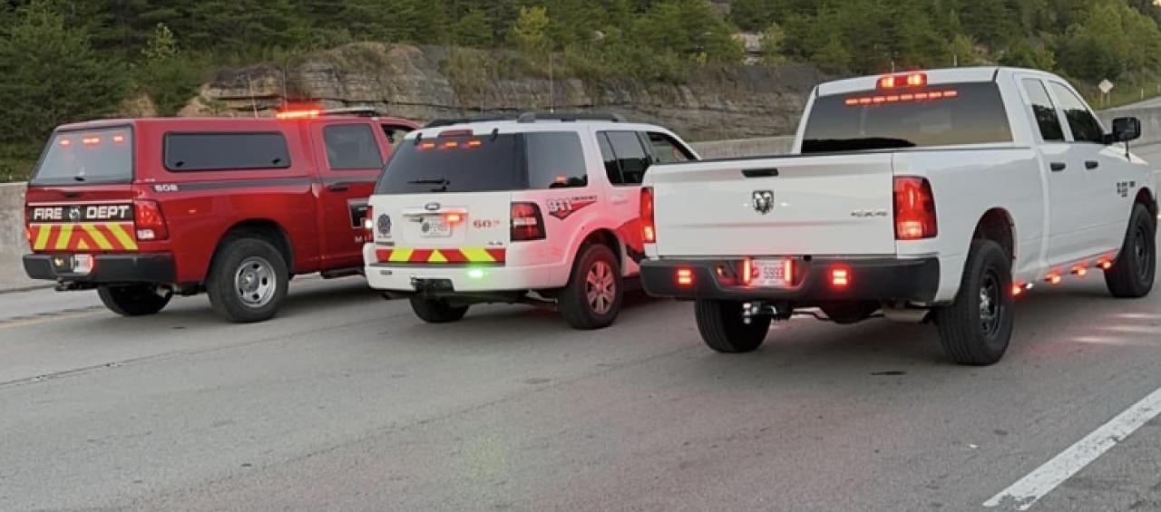 Autoridades en la autopista donde ocurrió el suceso. 