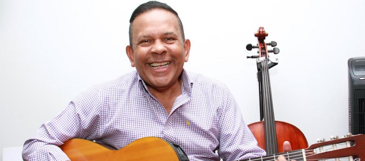 Francisco Zumaqué es un músico, compositor, arreglista, director y productor musical colombiano.