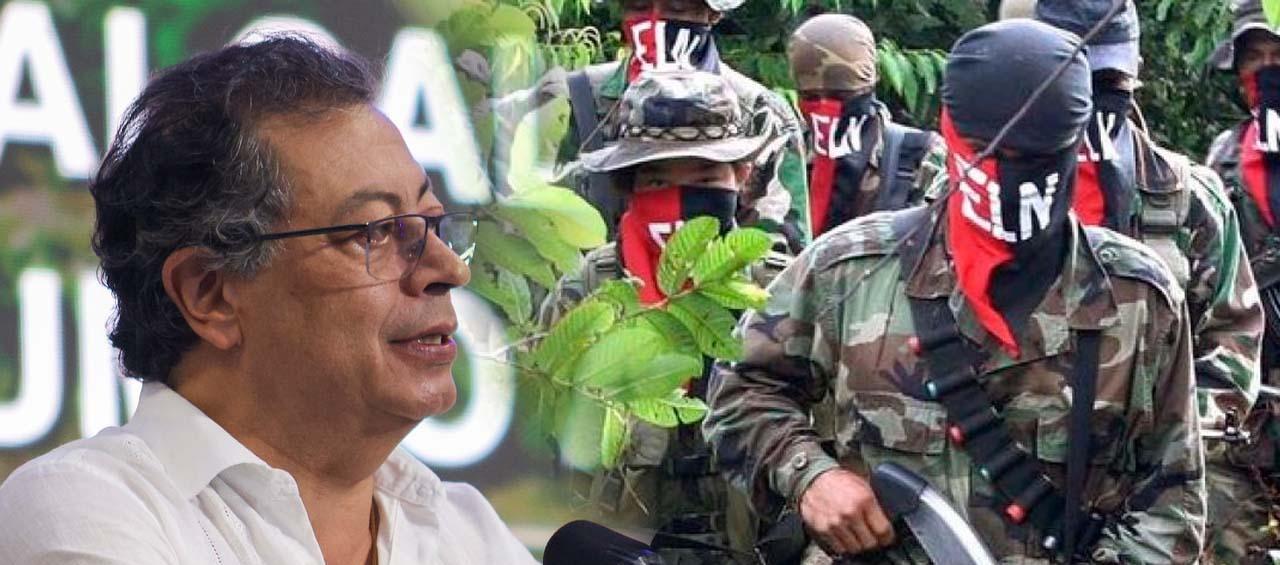 El Presidente Gustavo Petro y guerrilleros del ELN.