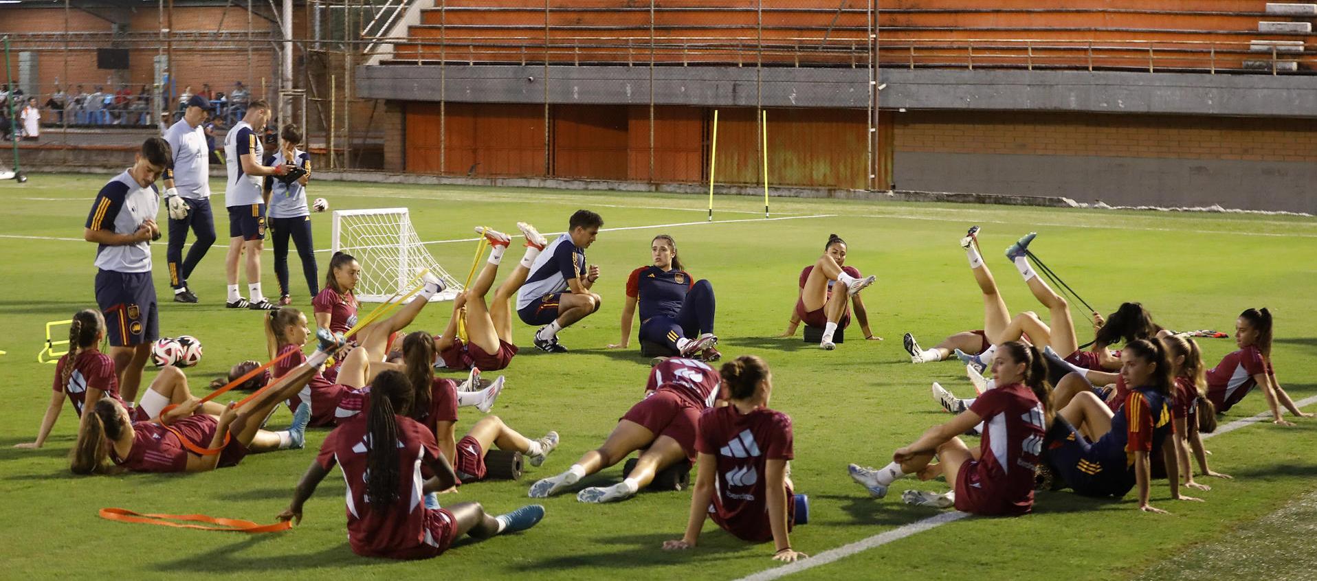 La selección de España entrenando en el Polideportivo Sur de Envigado. 