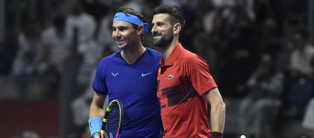 Rafael Nadal y Novak Djokovic antes de comenzar su exhibición, en Riad.