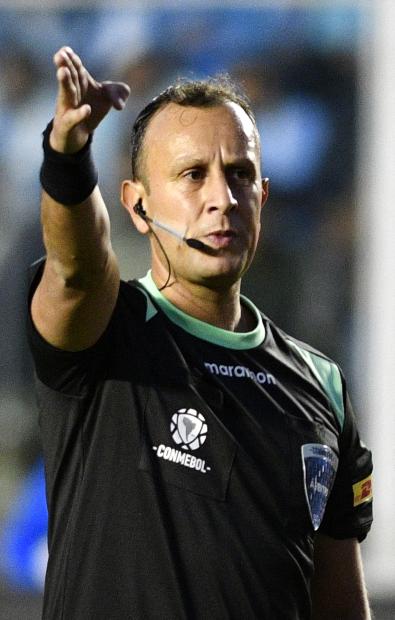 Darío Herrera, árbitro internacional argentino. 