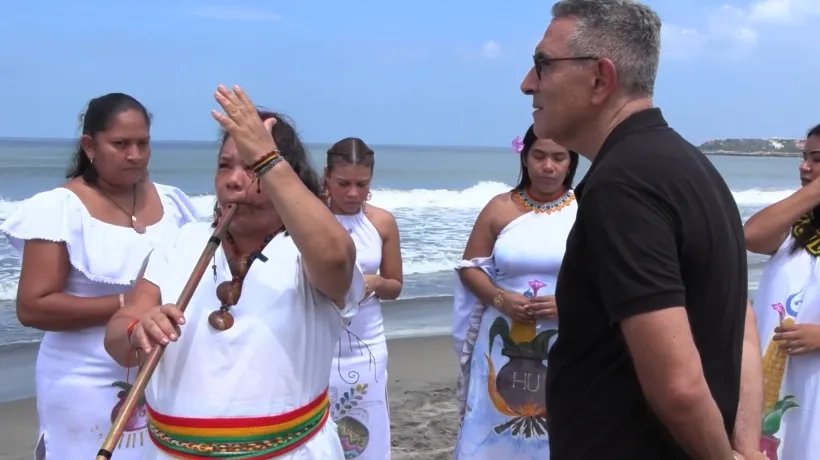 Jorge Cura con etnia Mokaná. 