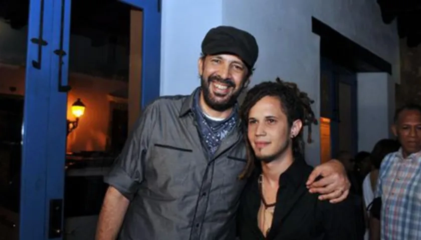 Vicente García junto al cantante dominicano Juan Luis Guerra.