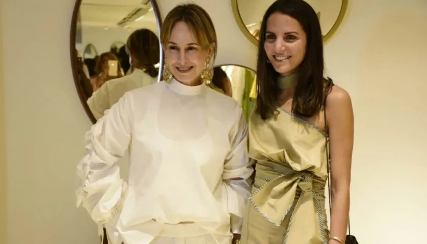 La diseñadora barranquillera Silvia Tcherassi con la consultora de modas Kelly Talamas.