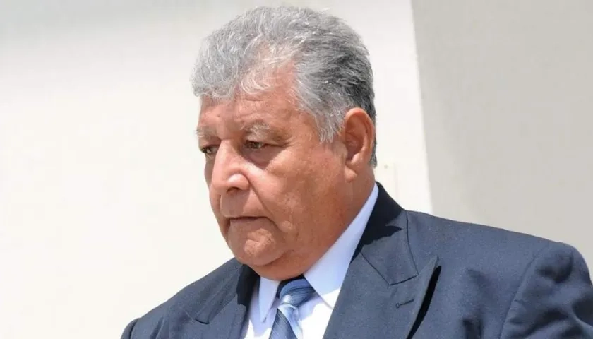 El exmilitar chileno Pedro Barrientos sale del Tribunal Federal en Orlando, Florida.