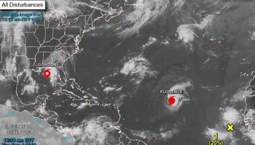 Imagen cedida hoy por el Centro Nacional de Huracanes (NHC) que muestra el emplazamiento de las dos tormentas tropicales Gordon (i), en el Golfo de México, y Florence (d) en el Atlántico.