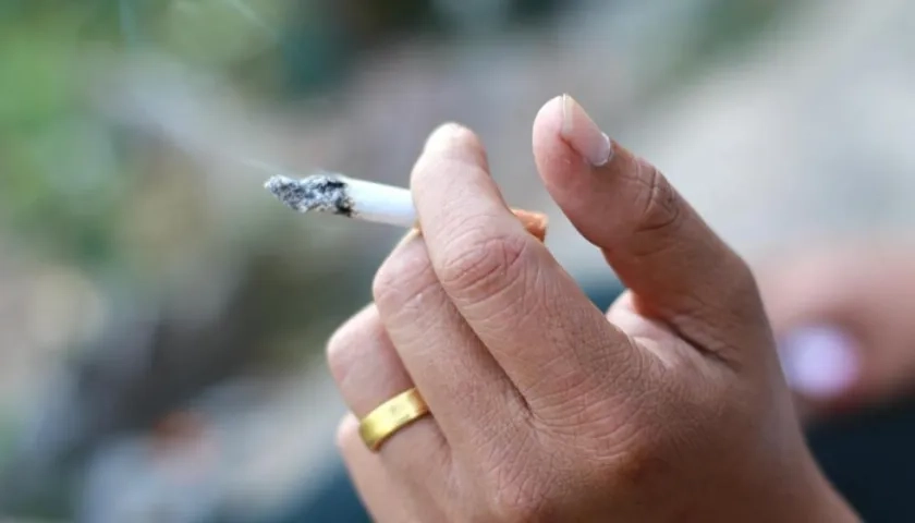 El cigarrillo contiene cerca de 200 sustancias químicas altamente tóxicas, las cuales al ser inhaladas debilitan el sistema inmunológico.