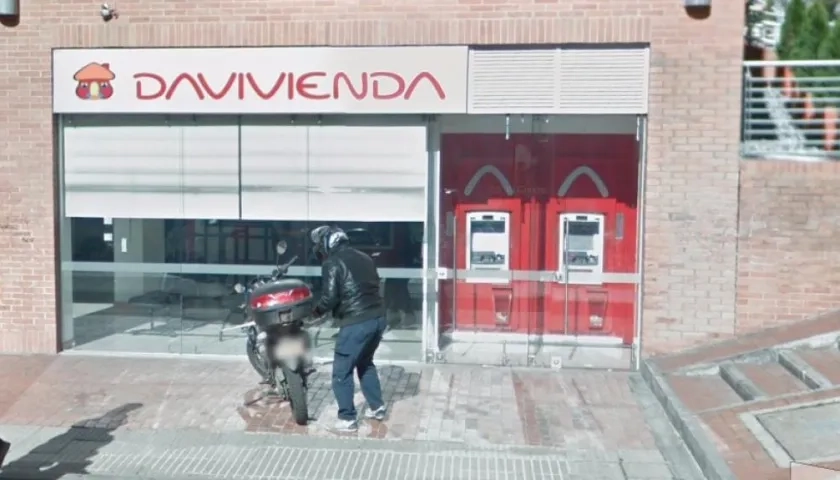 Oficina de Davivienda en Bogotá donde fue tramitada la tarjeta de crédito.