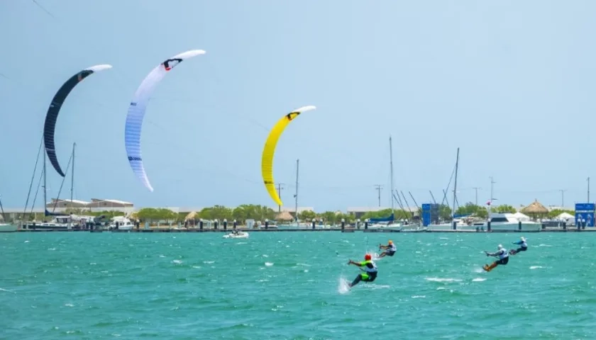 Competencias de kite en las playas del Atlántico. 